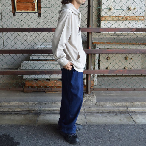 【MODISH GAZE】ピープルイラスト刺繍 プルパーカー T/Cポンチ