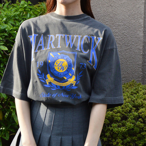 【spiritoso】HARTWICK カレッジロゴTシャツ