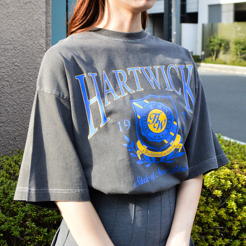 【spiritoso】HARTWICK カレッジロゴTシャツ