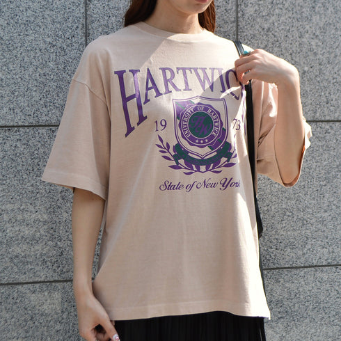 【spiritoso】HARTWICK カレッジロゴTシャツ