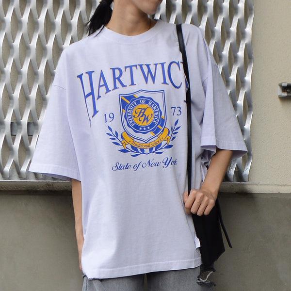 【spiritoso】HARTWICK カレッジロゴTシャツ