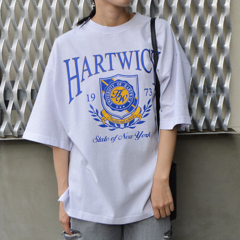 【spiritoso】HARTWICK カレッジロゴTシャツ