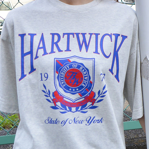 【spiritoso】HARTWICK カレッジロゴTシャツ