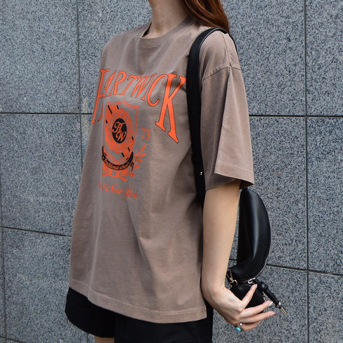 【spiritoso】HARTWICK カレッジロゴTシャツ