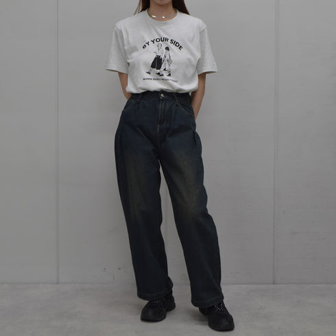 【RGY】BY YOUR SIDE デザインプリントTシャツ