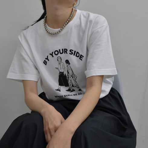 【RGY】BY YOUR SIDE デザインプリントTシャツ