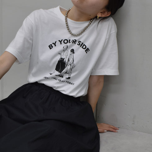 【RGY】BY YOUR SIDE デザインプリントTシャツ