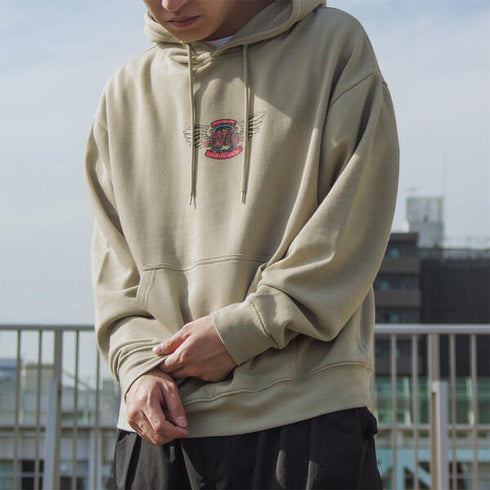 【spiritoso】ウイングさがら刺繍バックプリントパーカー