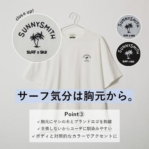 【SUNNY SMITH】 ヤシの木アーチロゴワンポイント刺繍Tシャツ