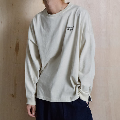 【SUNNY SMITH】ヤシの木ロゴ ワンポイント刺繍 バックプリント ピグメント加工ロングスリーブTシャツ
