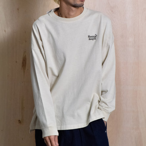 【SUNNY SMITH】ヤシの木ロゴ ワンポイント刺繍 バックプリント ピグメント加工ロングスリーブTシャツ
