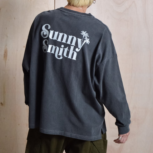 【SUNNY SMITH】ヤシの木ロゴ ワンポイント刺繍 バックプリント ピグメント加工ロングスリーブTシャツ