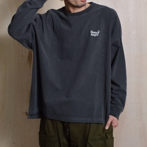 【SUNNY SMITH】ヤシの木ロゴ ワンポイント刺繍 バックプリント ピグメント加工ロングスリーブTシャツ