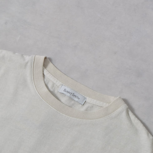 【SUNNY SMITH】ヤシの木ロゴ ワンポイント刺繍 バックプリント ピグメント加工ロングスリーブTシャツ