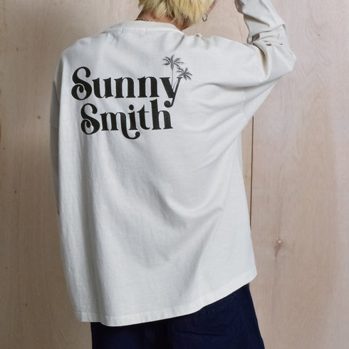 【SUNNY SMITH】ヤシの木ロゴ ワンポイント刺繍 バックプリント ピグメント加工ロングスリーブTシャツ