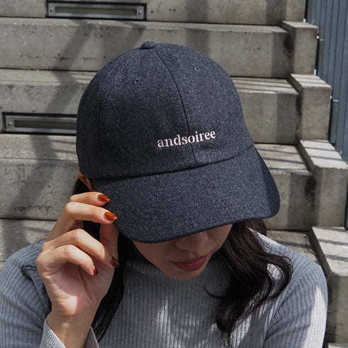 【&soiree】ブランドロゴ刺繍キャップ(ウール・コーデュロイ)