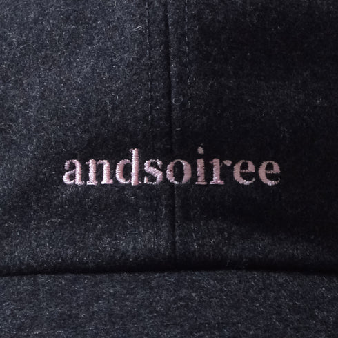 【&soiree】ブランドロゴ刺繍キャップ(ウール・コーデュロイ)