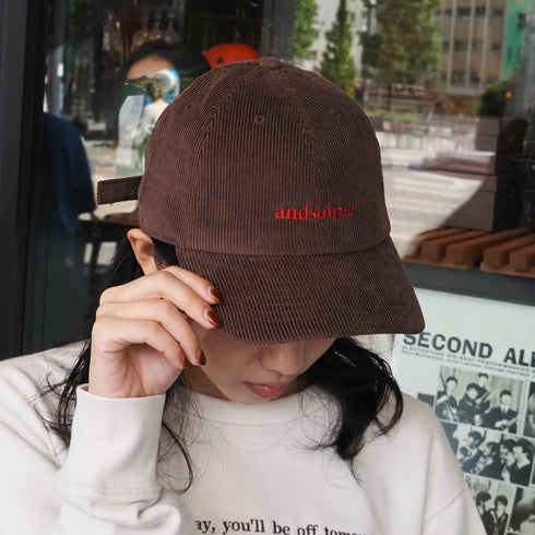 【&soiree】ブランドロゴ刺繍キャップ(ウール・コーデュロイ)
