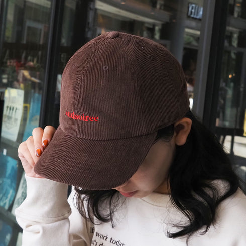 【&soiree】ブランドロゴ刺繍キャップ(ウール・コーデュロイ)