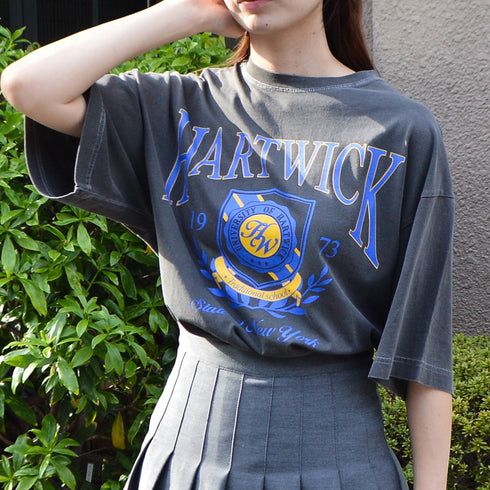 【spiritoso】HARTWICK カレッジロゴTシャツ