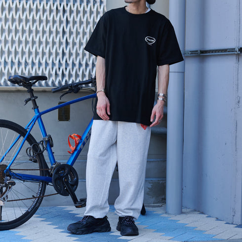【MODISH GAZE】スモーキングガール SIT BACK AND RELAX半袖Tシャツ