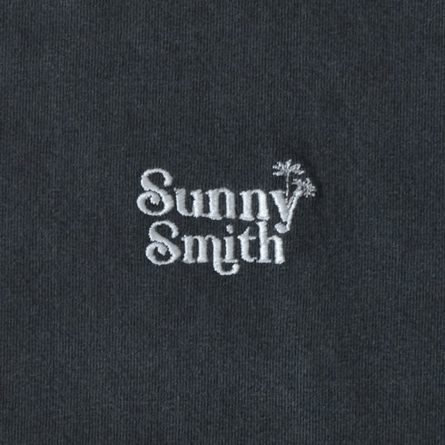 【SUNNY SMITH】ヤシの木ロゴ ワンポイント刺繍 バックプリント ピグメント加工ロングスリーブTシャツ