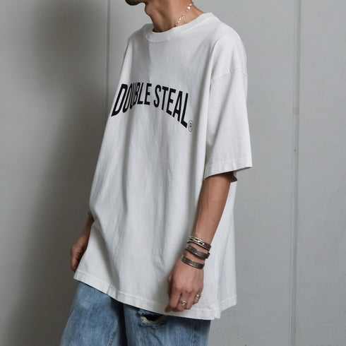 【DOUBLESTEAL】ピグメントアソートロゴ半袖Tシャツ