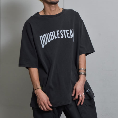 【DOUBLESTEAL】ピグメントアソートロゴ半袖Tシャツ