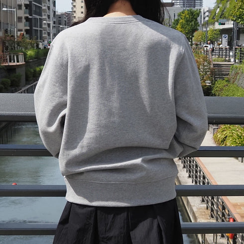 【＆soiree】メッセージ刺繍裏毛スウェットクルーネックプルオーバー