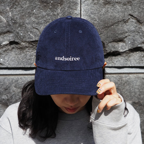 【＆soiree】ブランドロゴ刺繍キャップ(ウール・コーデュロイ)